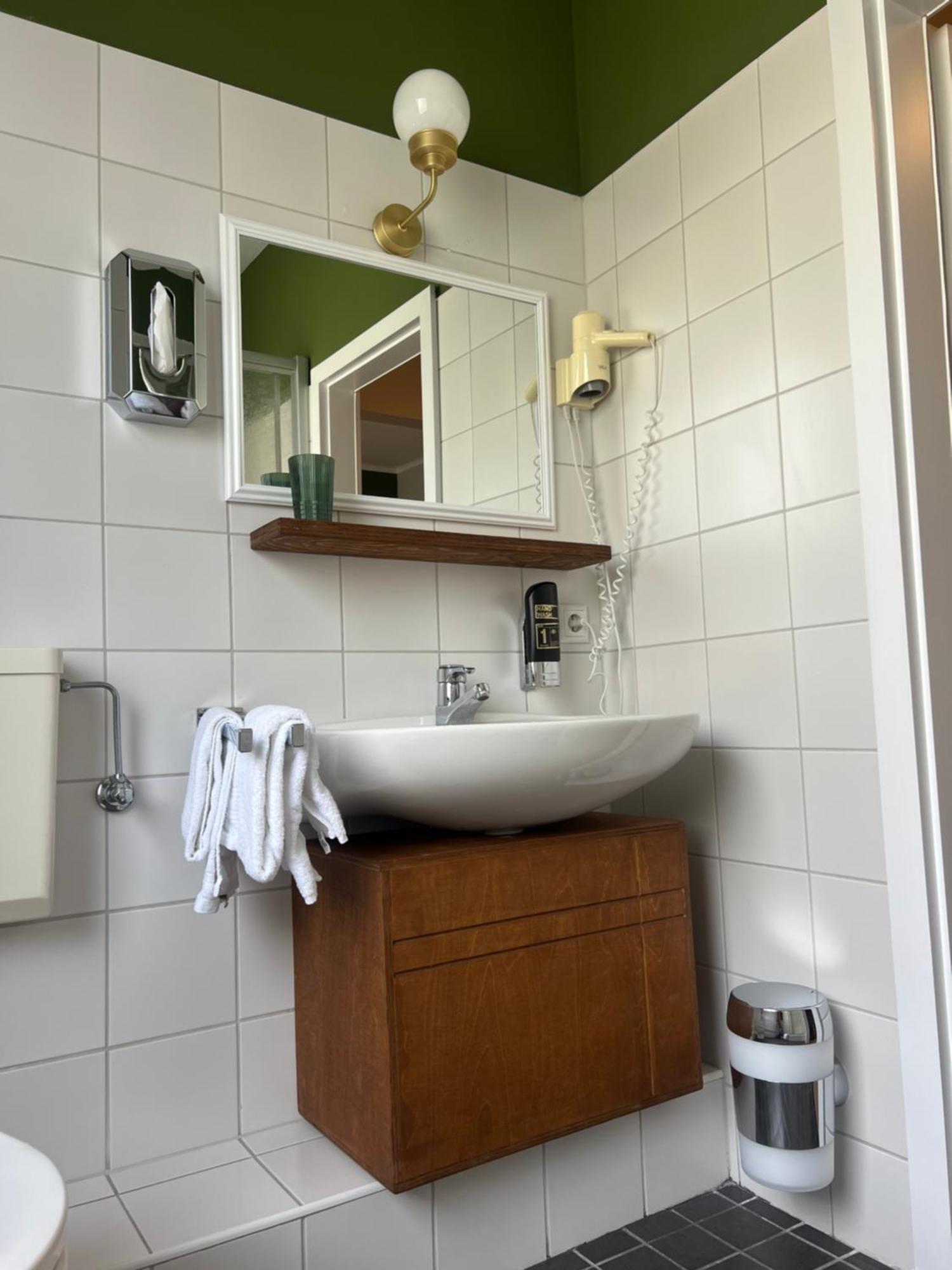 Suedstadt-Hotel ヴィルヘルムスハーフェン エクステリア 写真